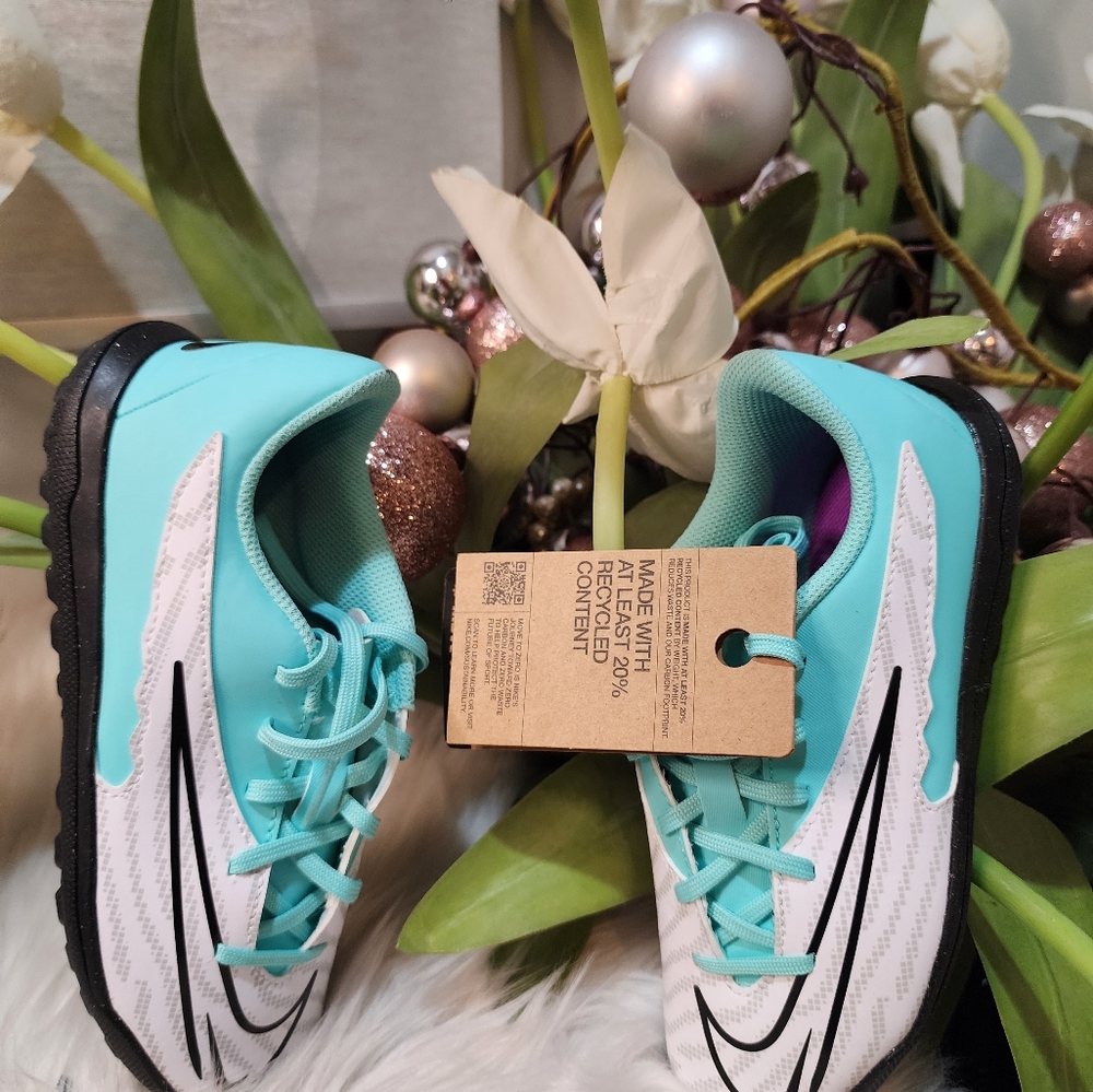 Nike Phantom GX Academy TF Peak Ready  Hyper Turquoise Black Fuchsia kid size2.5